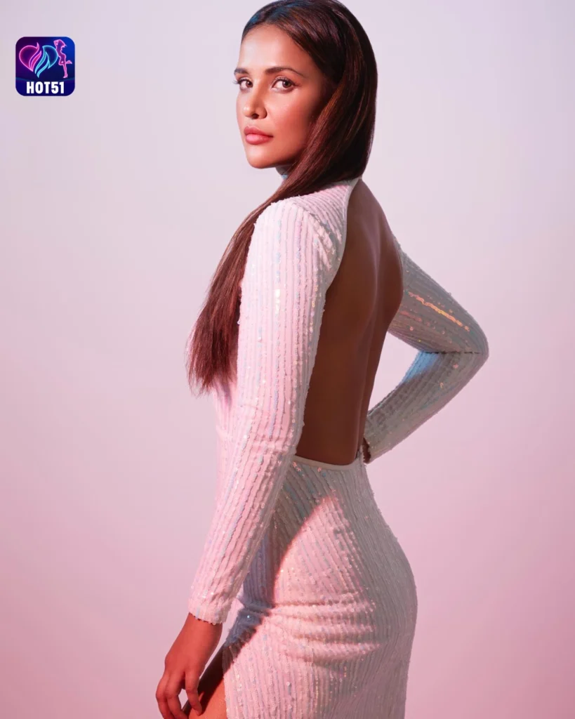 Beautiful Aisha Sharma Photos on HOT51 