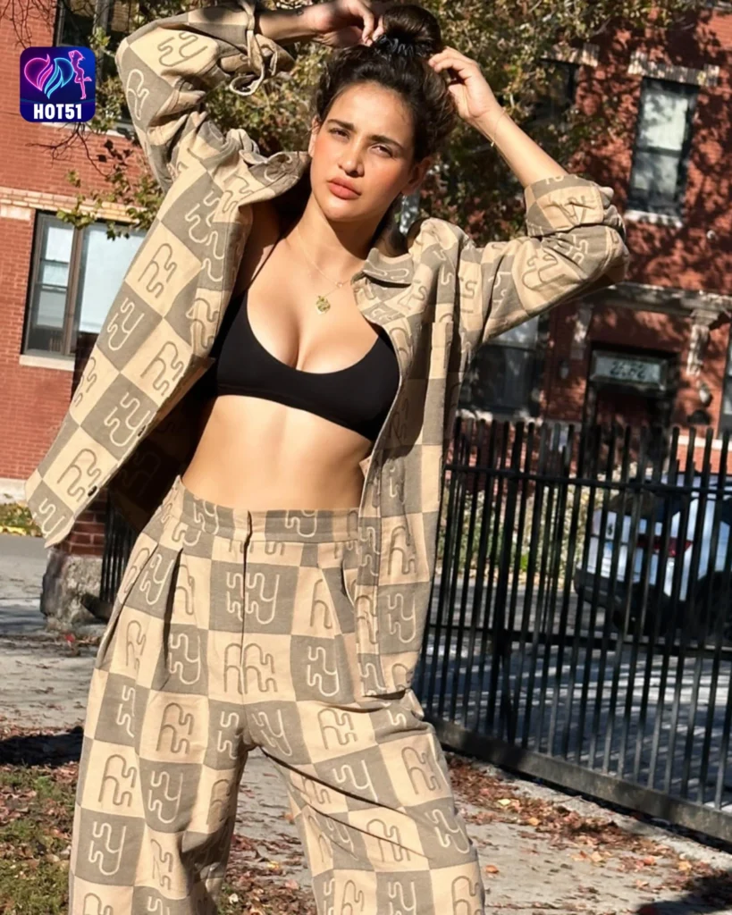 Beautiful Aisha Sharma Photos on HOT51 
