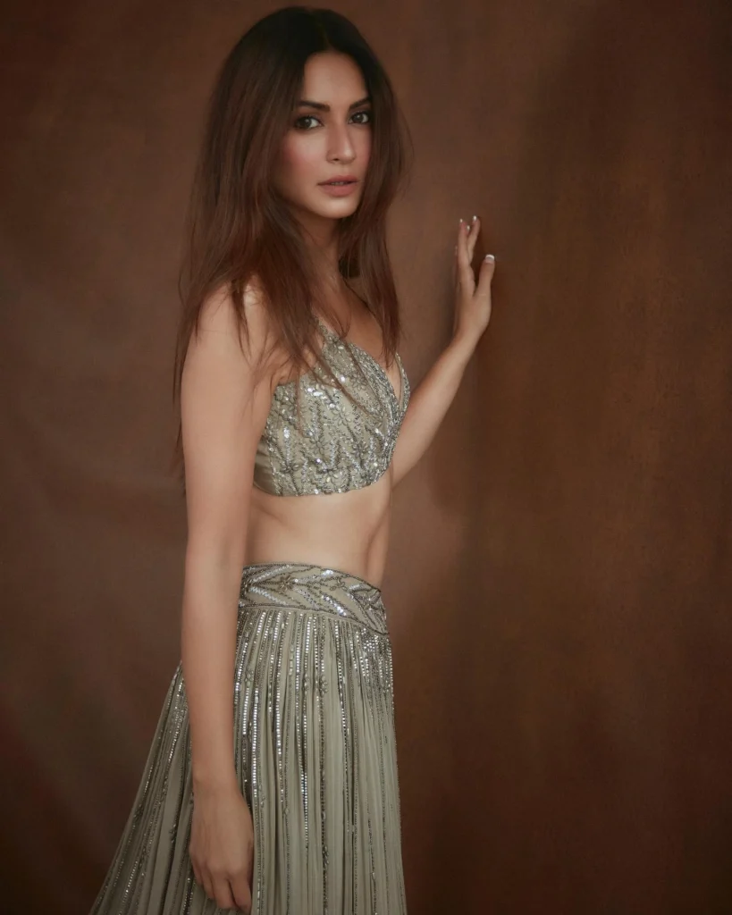 Beautiful Kriti Kharbanda Photos on HOT51 App 