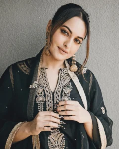 Read more about the article Beautiful Stunning Sonakshi Sinha Photos on HOT51