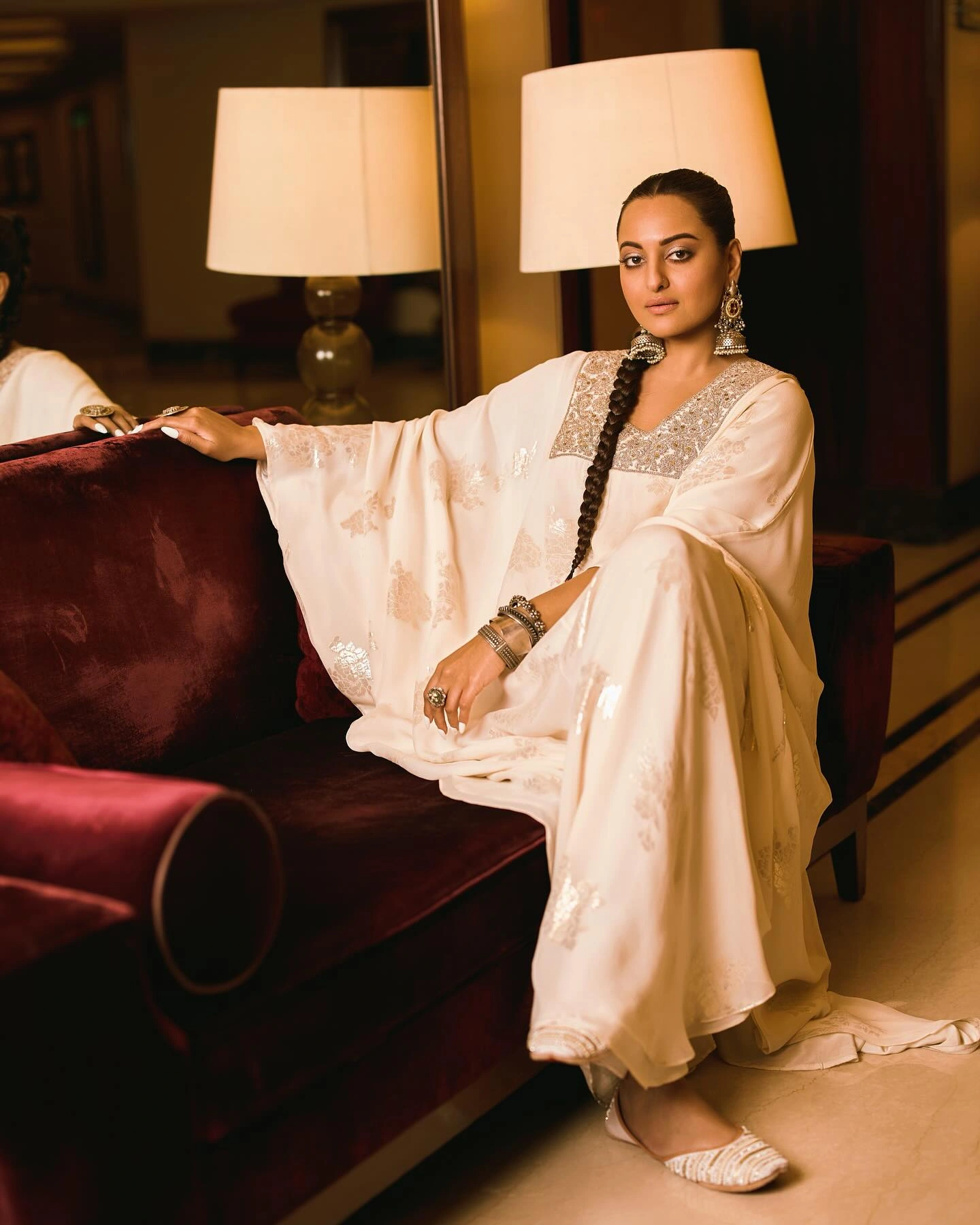 You are currently viewing Beautiful Stunning Sonakshi Sinha Photos on HOT51