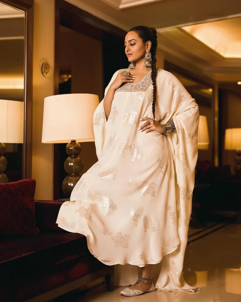  Beautiful Sonakshi Sinha Photos on HOT51 