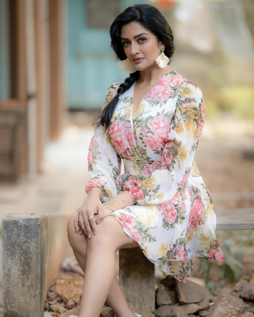 Beautiful Vimala Raman Photos on HOT51 