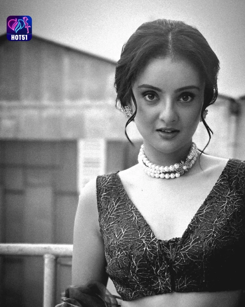  Gorgeous Mrinal Navell Photos on HOT51 Live Download