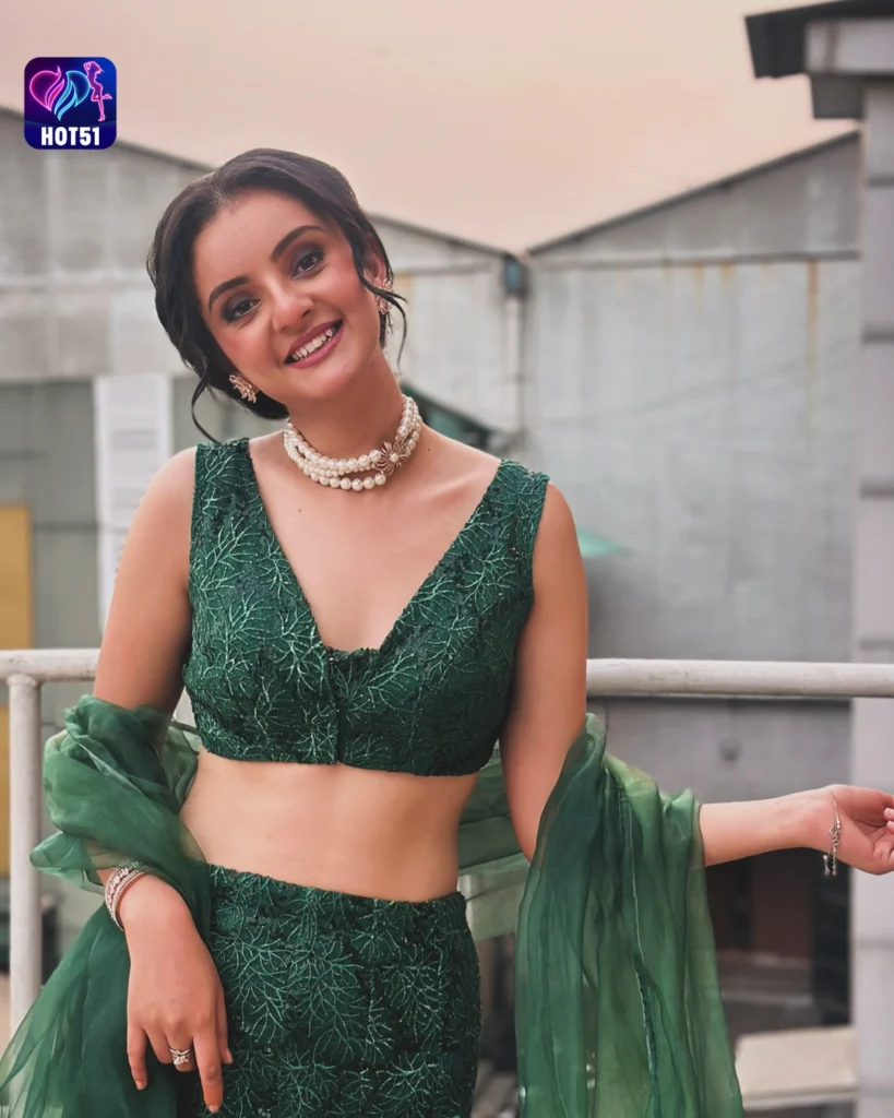  Gorgeous Mrinal Navell Photos on HOT51 Live Download