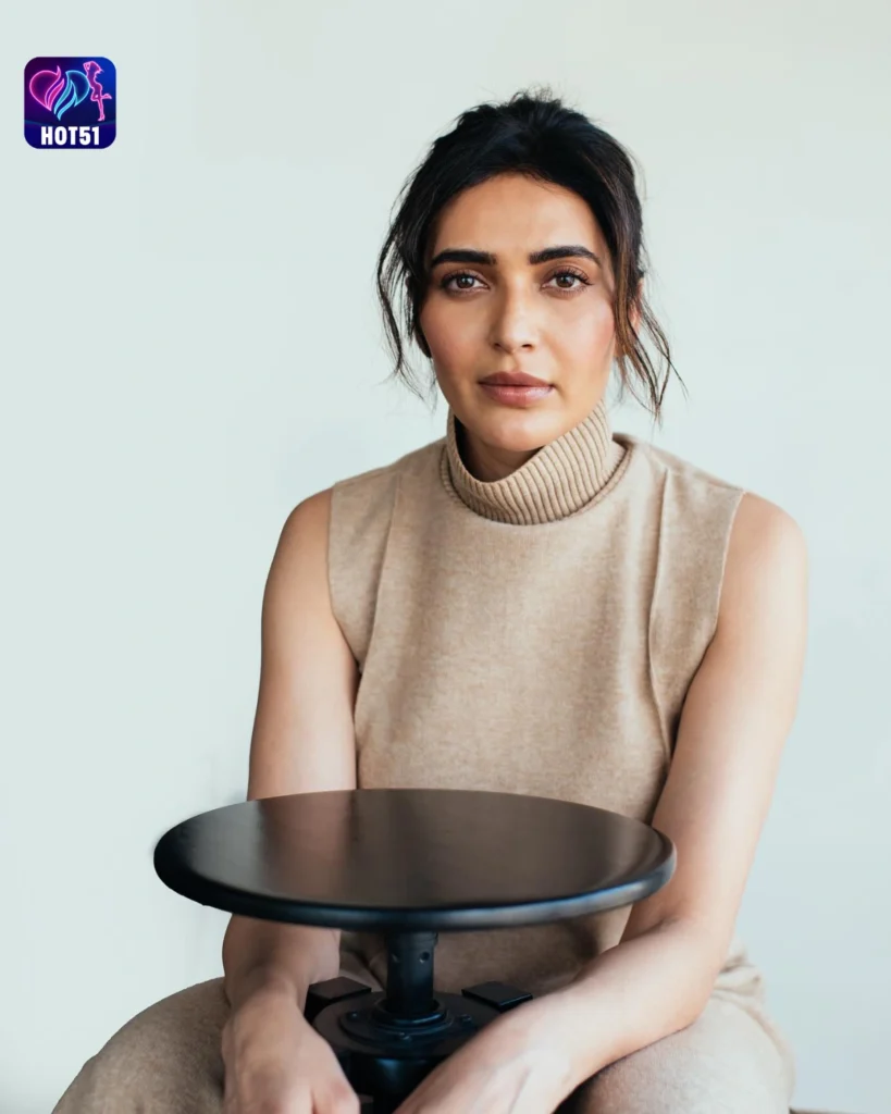  Magandang Aktres ng Pilipinas Kasama si Karishma Tanna sa Hot51