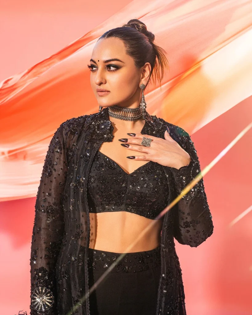  Sonakshi Sinha’s Beautiful Photos on HOT51 