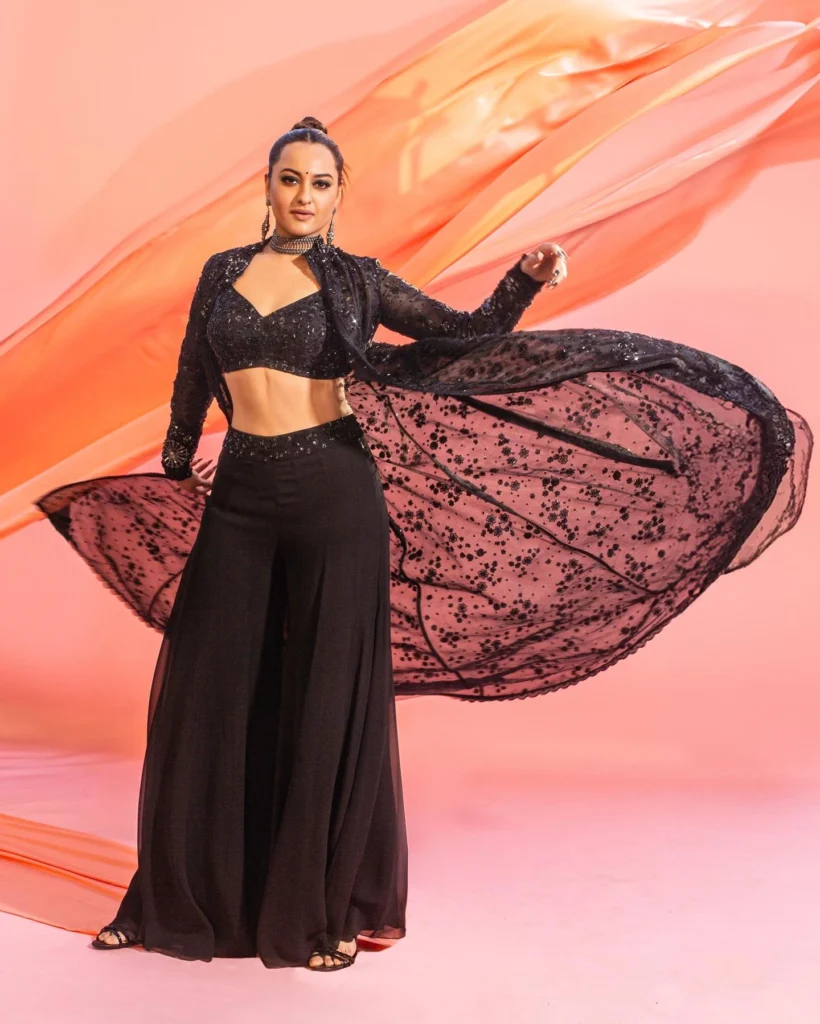  Sonakshi Sinha’s Beautiful Photos on HOT51 