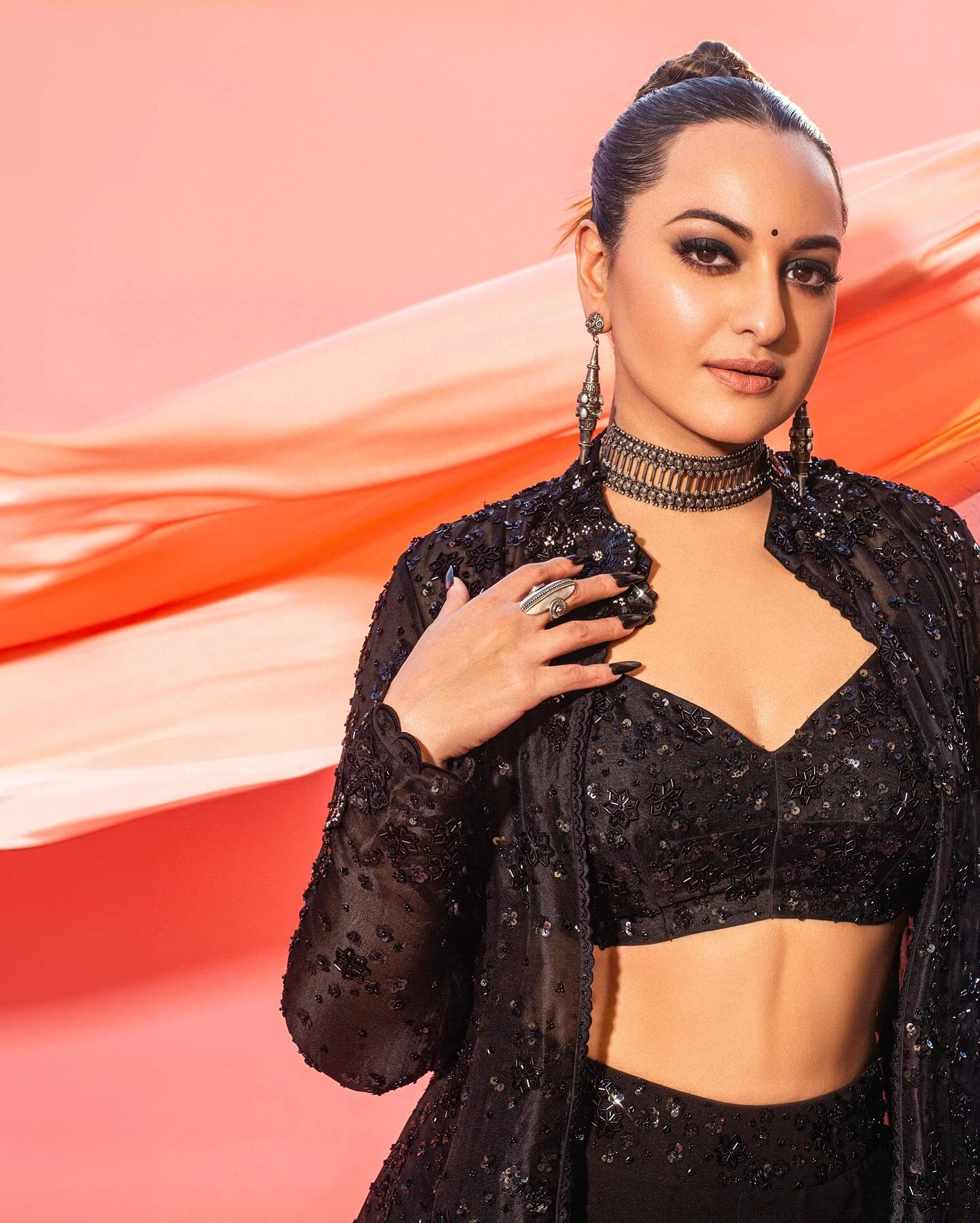 You are currently viewing Sonakshi Sinha Beautiful Stunning Photos on HOT51