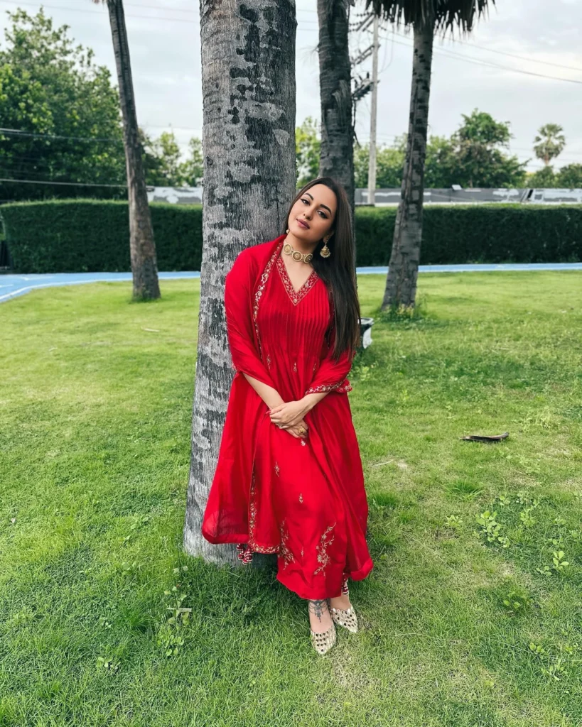  Stunning Sonakshi Sinha Photos Featured on HOT51 