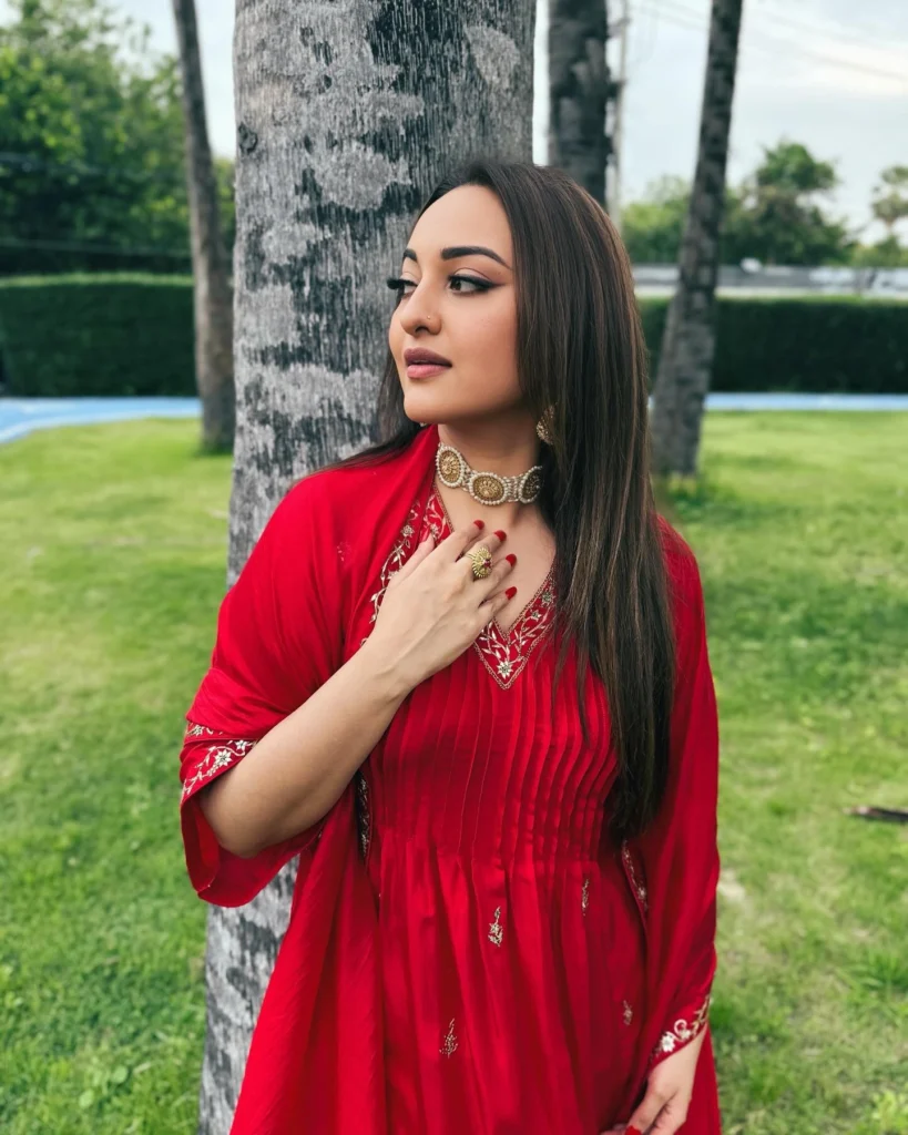  Stunning Sonakshi Sinha Photos Featured on HOT51 