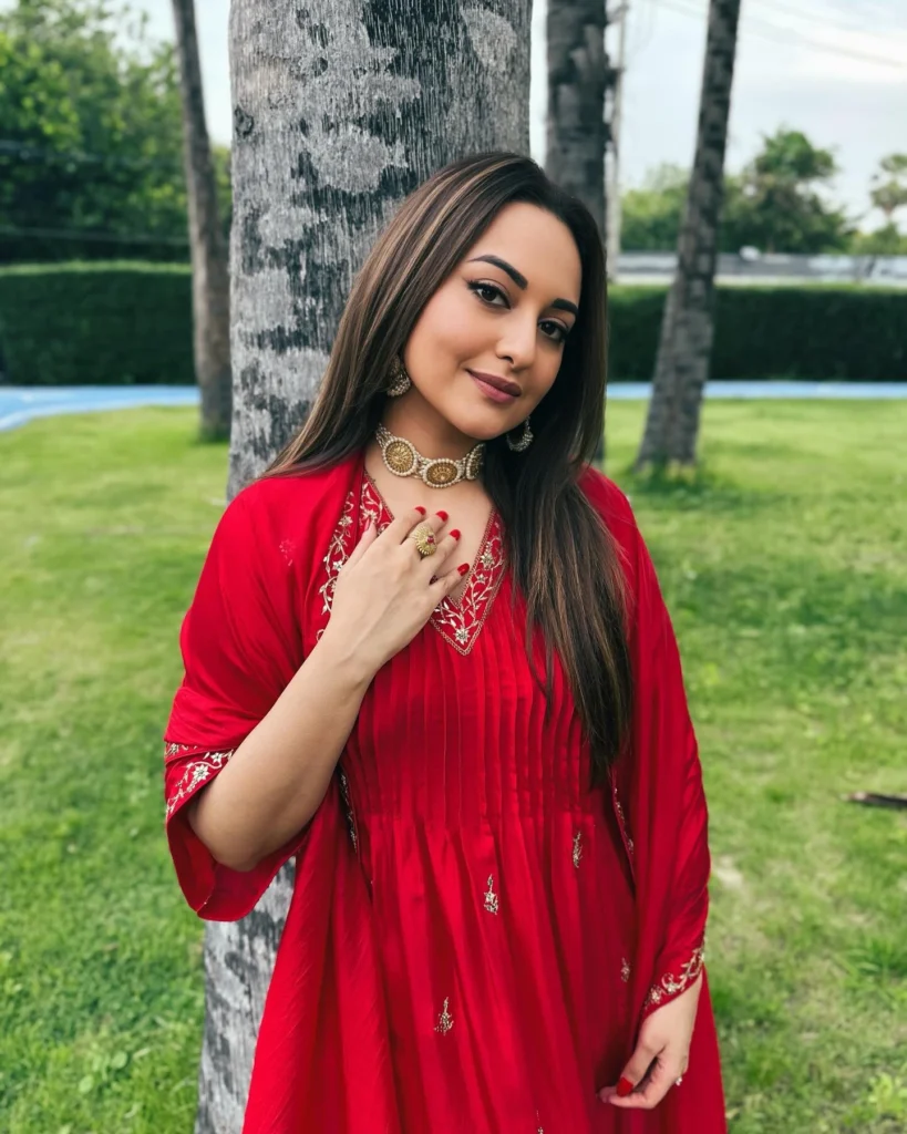  Stunning Sonakshi Sinha Photos Featured on HOT51 