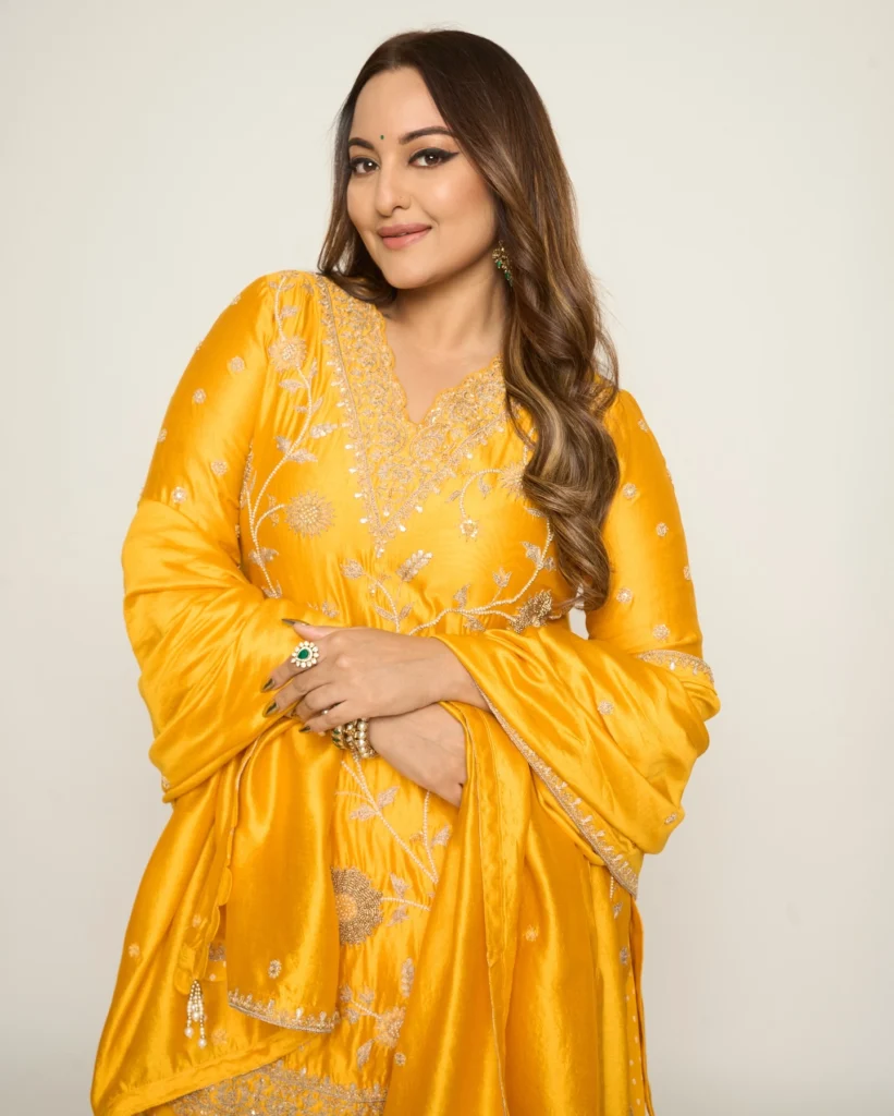 tunning Sonakshi Sinha Photos on HOT51