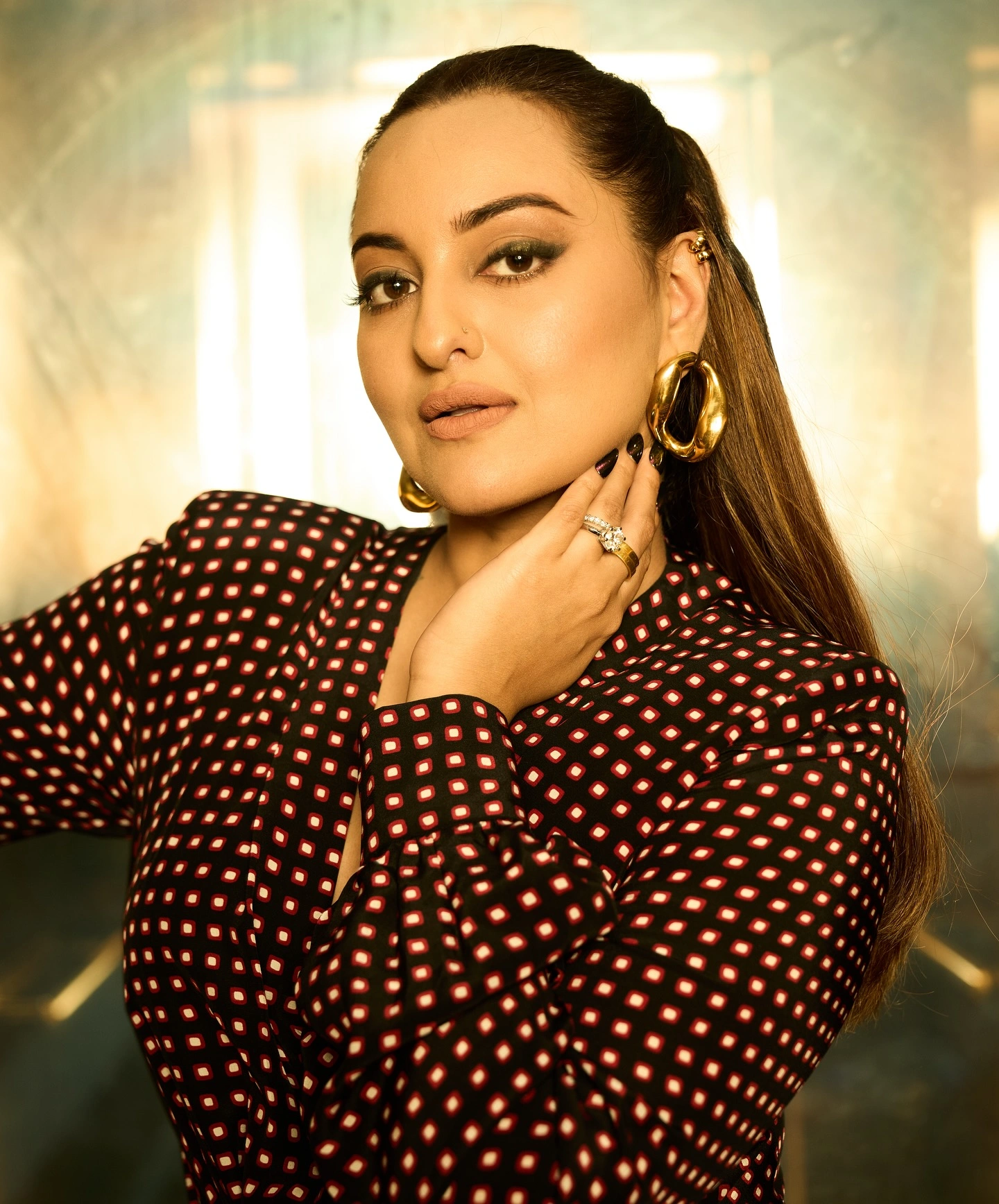 You are currently viewing Beautiful Stunning Sonakshi Sinha Photos on HOT51 App