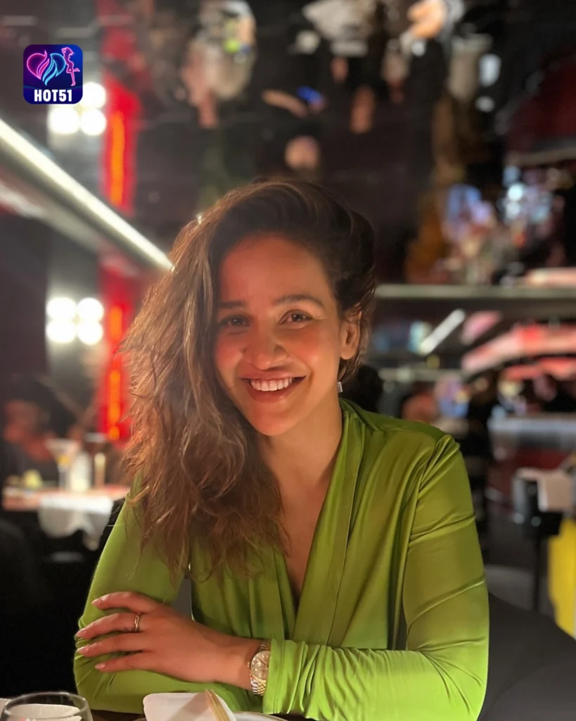 Beautiful Aisha Sharma Photos on HOT51