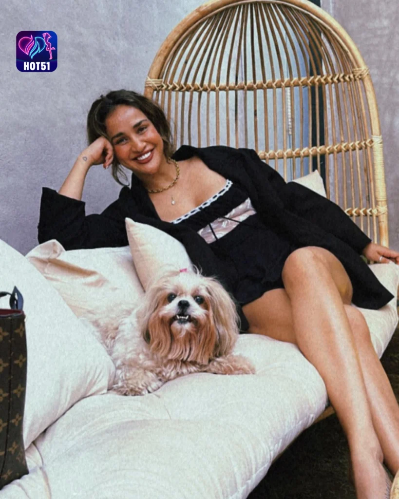  Beautiful Aisha Sharma Photos on HOT51 App Stunning