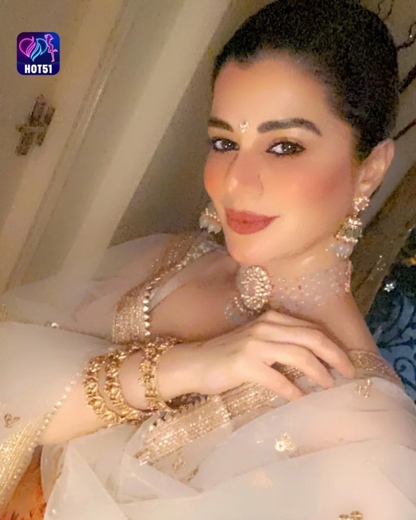  Beautiful Kainaat Arora Photos on HOT51 