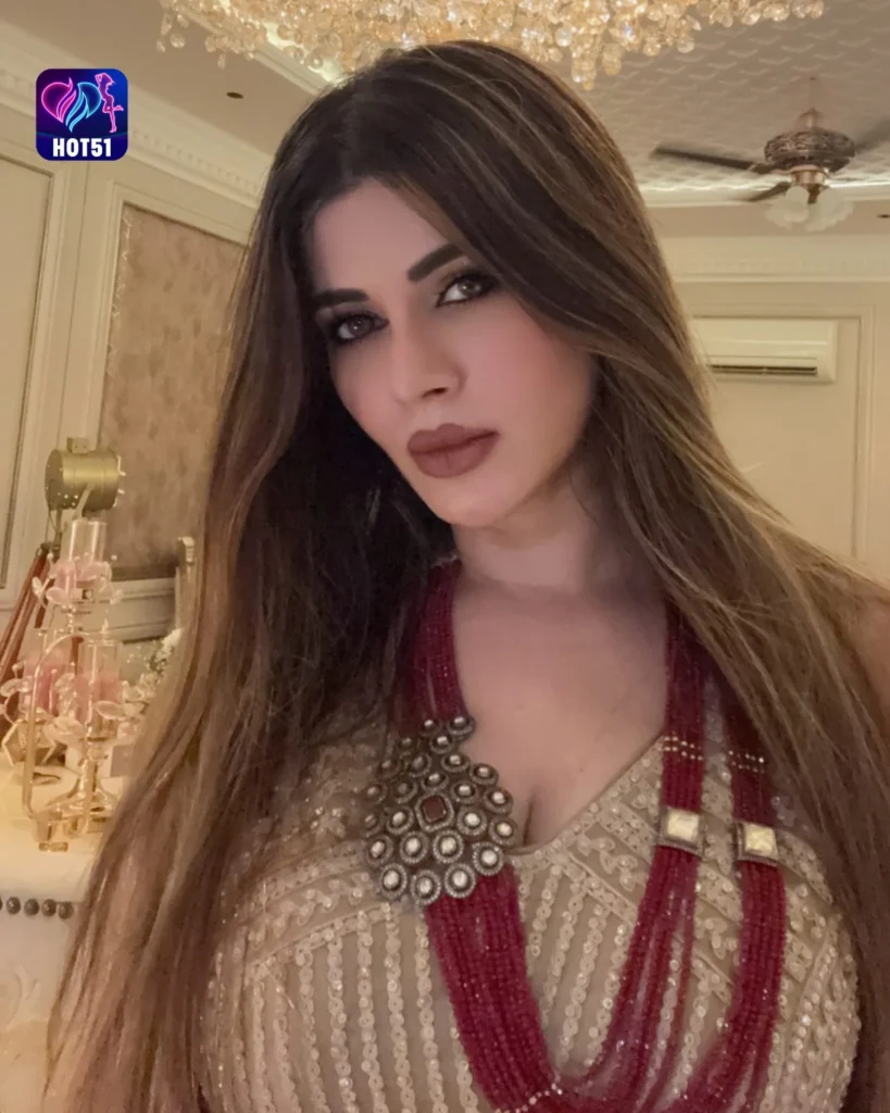  Beautiful Kainaat Arora Photos on HOT51 