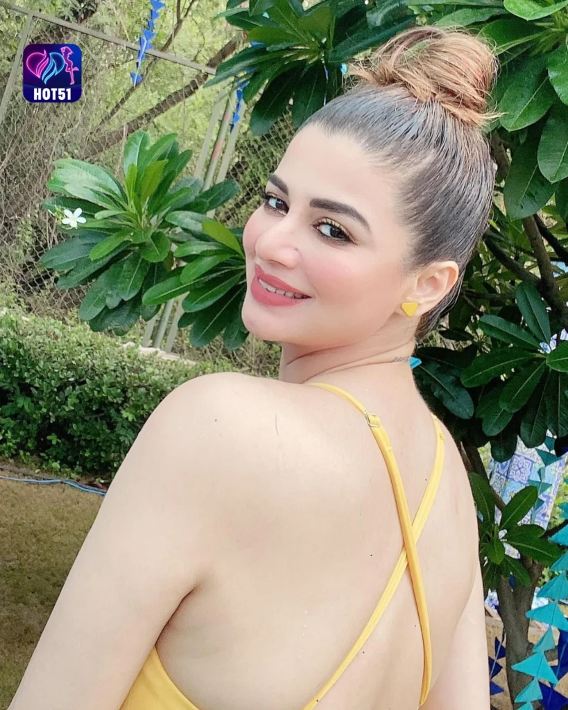  Beautiful Kainaat Arora Photos on HOT51 