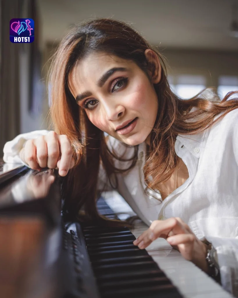 Explore Beautiful Sheetal Kale Photos on HOT51