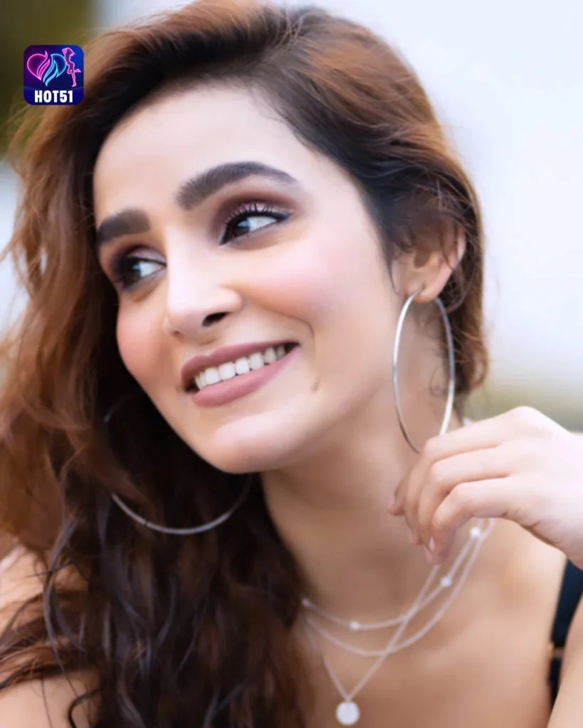 Explore Beautiful Sheetal Kale Photos on HOT51