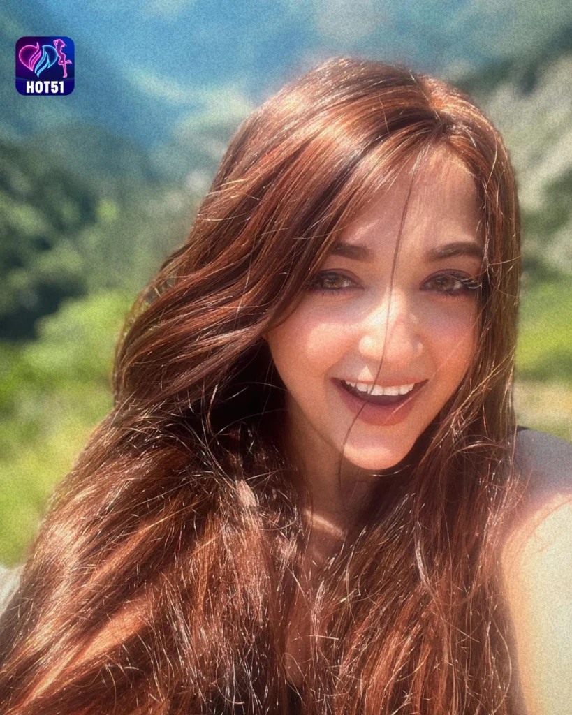  Monali Thakur's Stunning Photos on HOT51 Pl