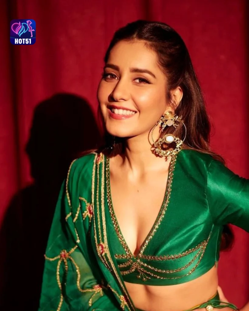  Raashi Khanna's Stunning Photos on HOT51 Platform