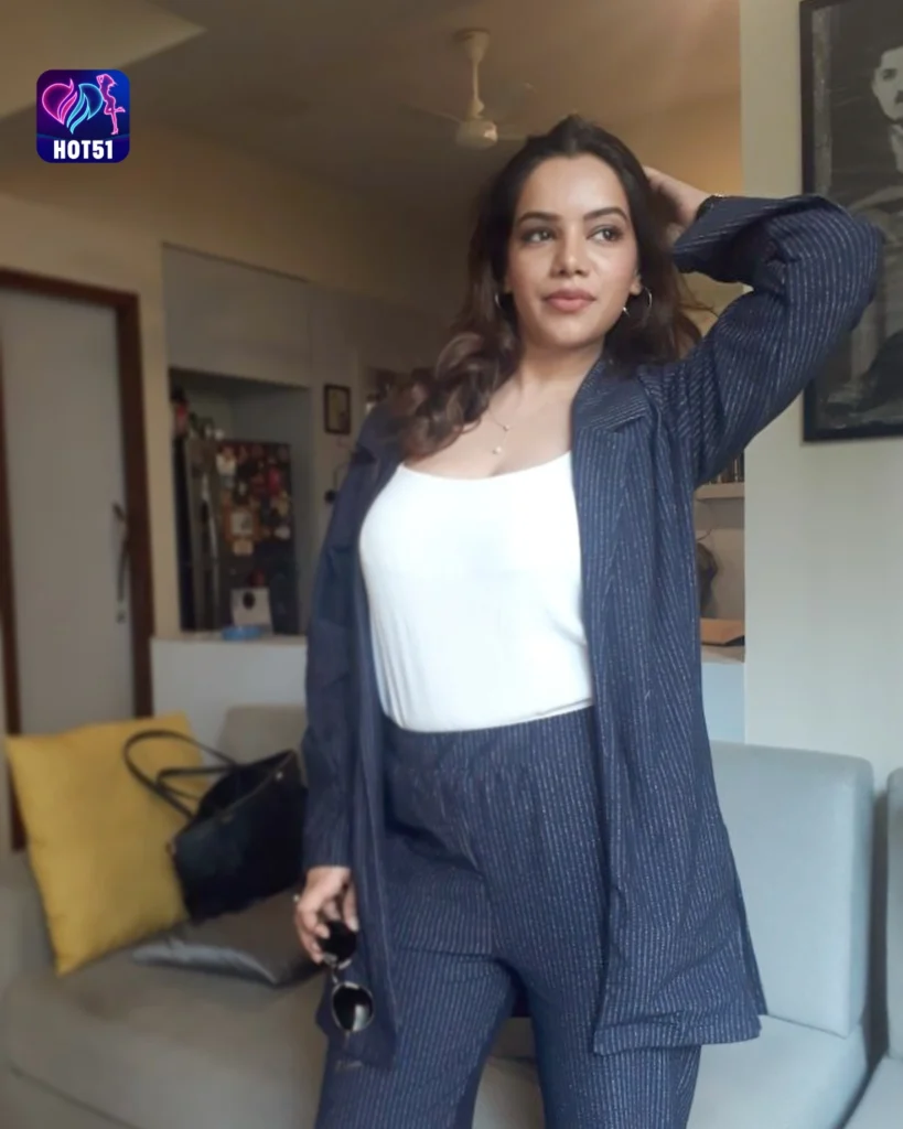 Saba Saudagar's Beautiful Photos on HOT51 Revealed