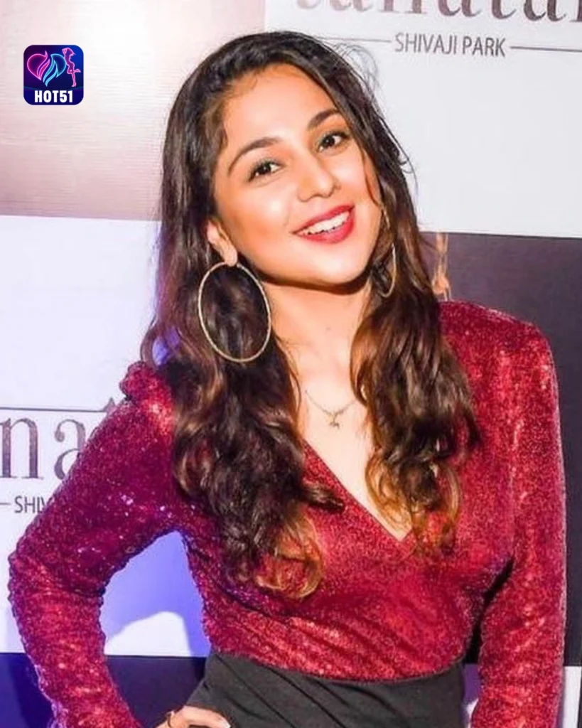 Saba Saudagar's Beautiful Photos on HOT51 Revealed