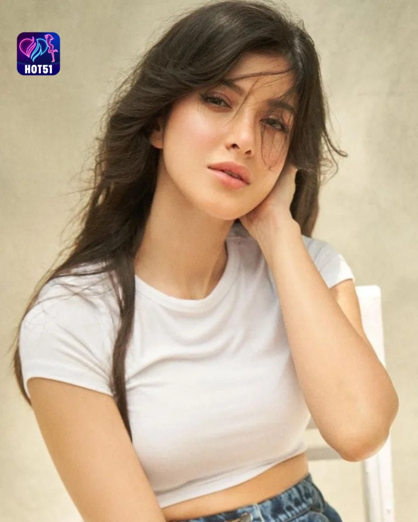 Shanaya Kapoor's Stunning Photos on Hot51 A Glimpse