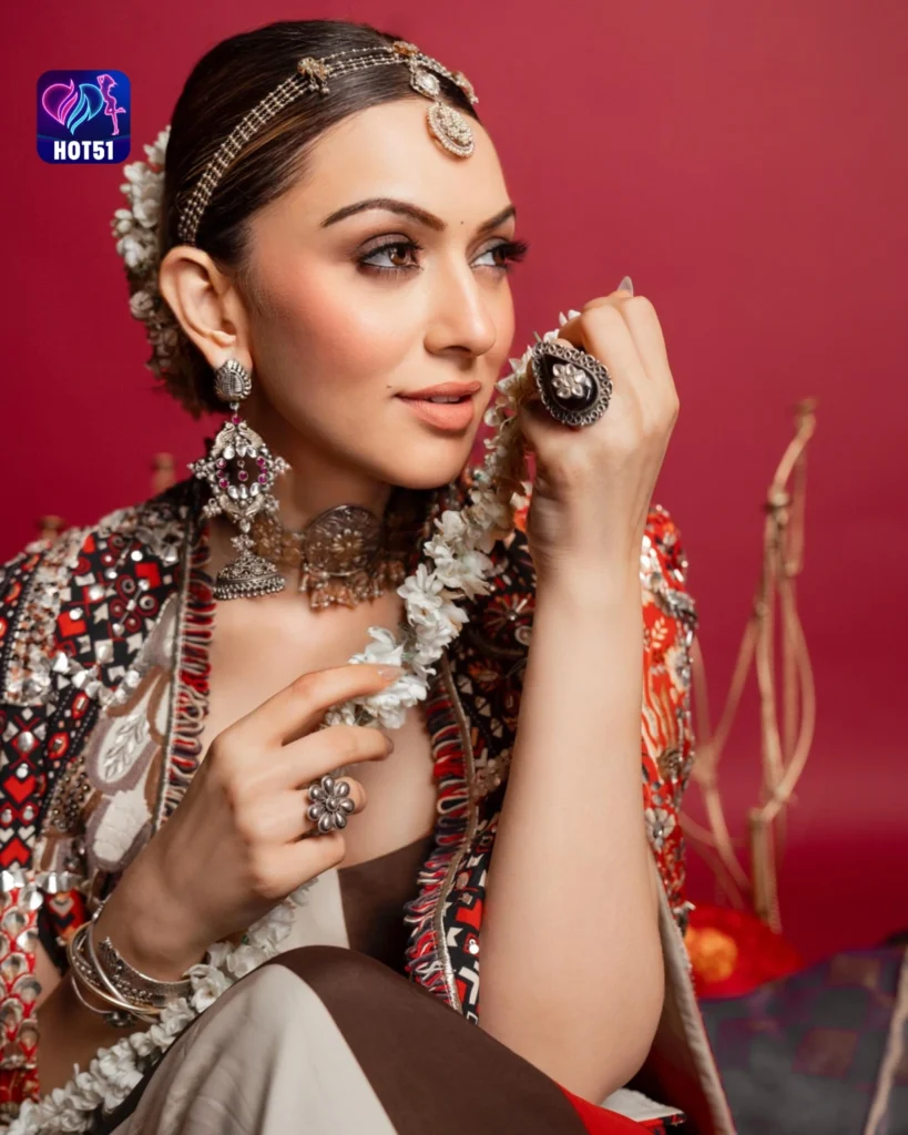  Stunning Hansika Motwani Photos on HOT51 App