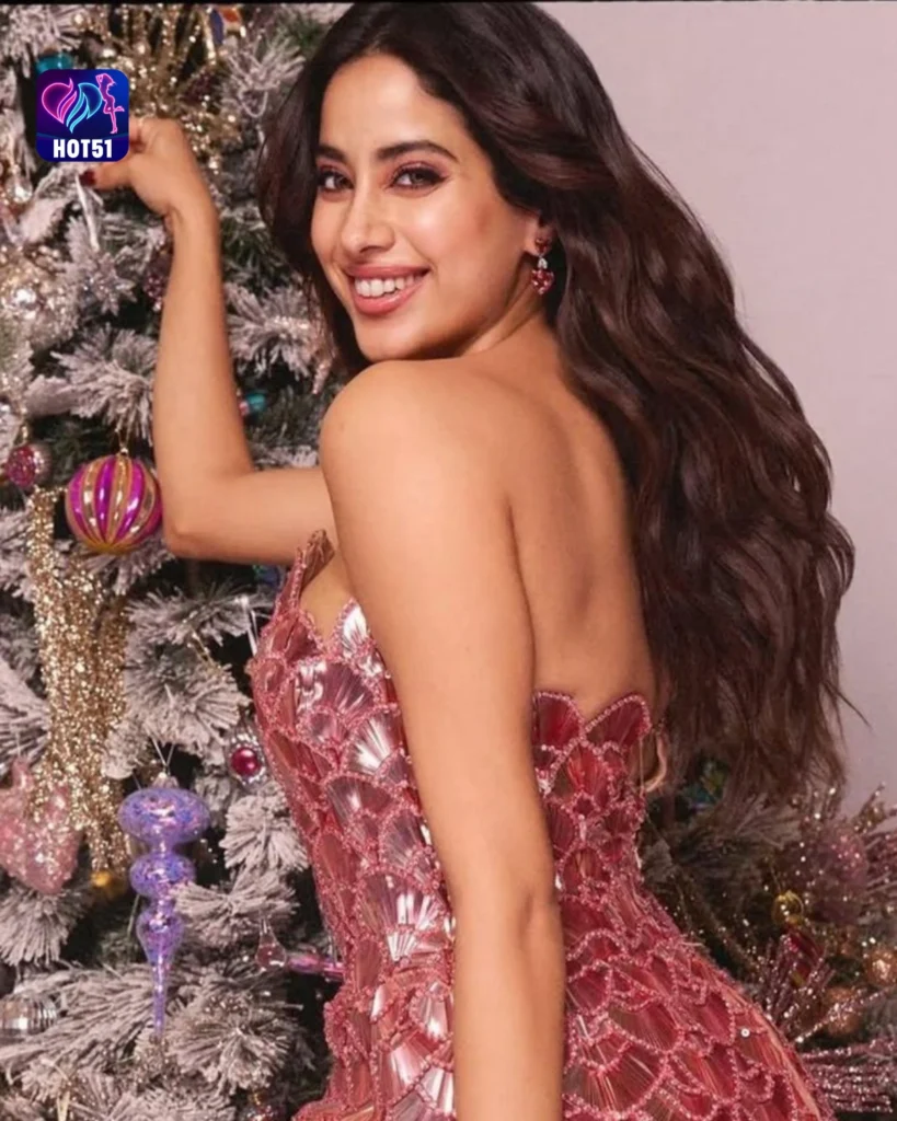 Stunning Jhanvi Kapoor Photos on HOT51 App 