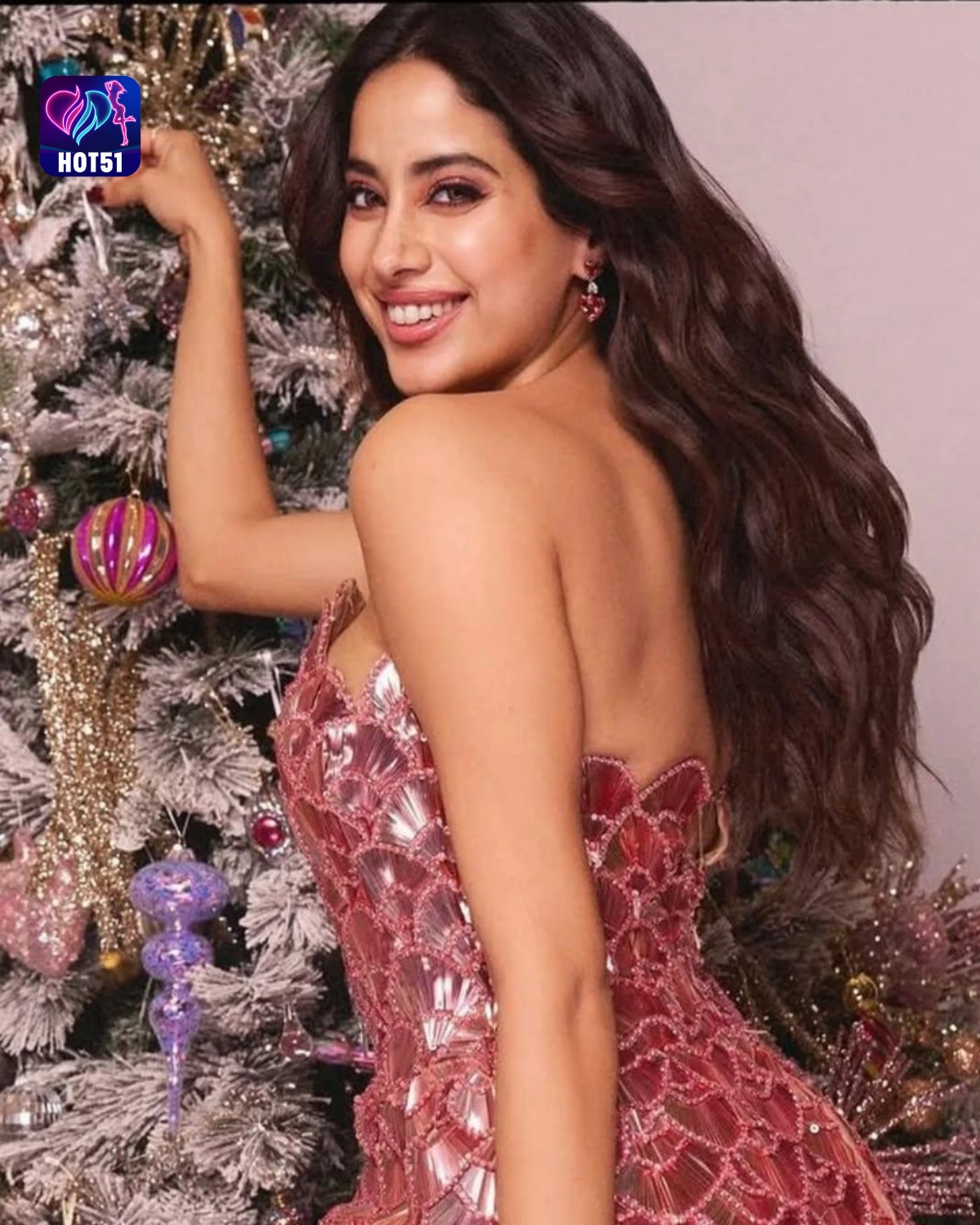 You are currently viewing Beautiful Stunning Jhanvi Kapoor Photos on HOT51 App