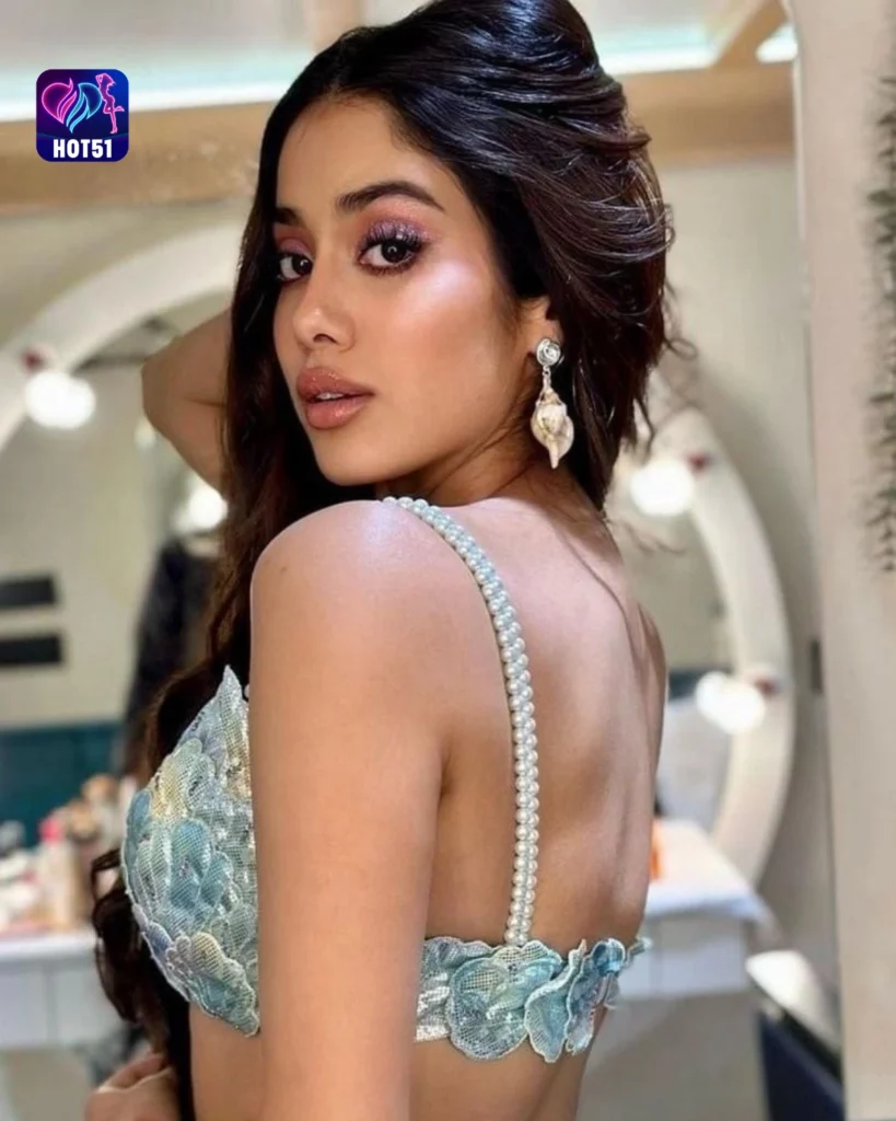 Stunning Jhanvi Kapoor Photos on HOT51 App Download