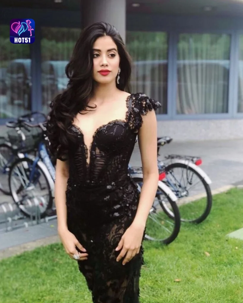 Stunning Jhanvi Kapoor Photos on HOT51 - See Now