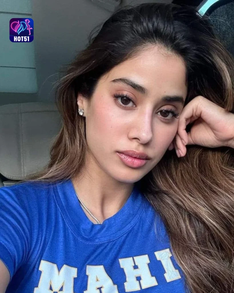 Stunning Jhanvi Kapoor Photos on HOT51 - See Now