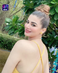 Read more about the article Beautiful Stunning Kainaat Arora Photos Featured on HOT51