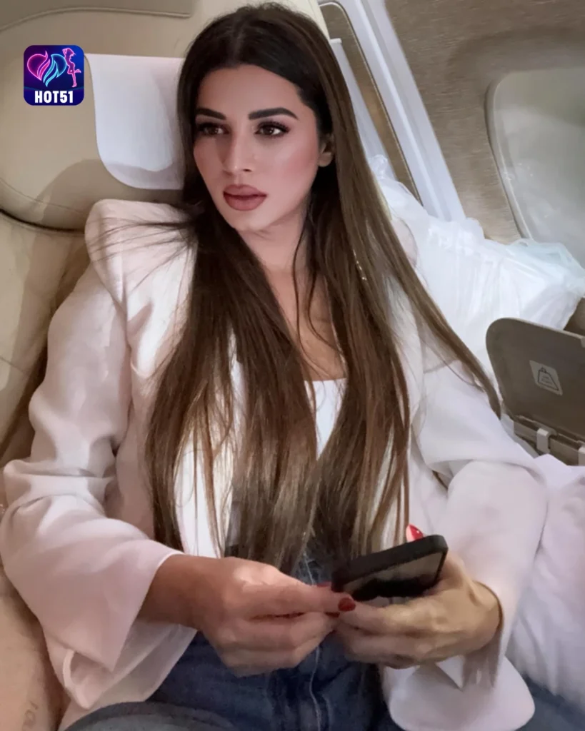 Stunning Kainaat Arora Photos Featured on HOT51