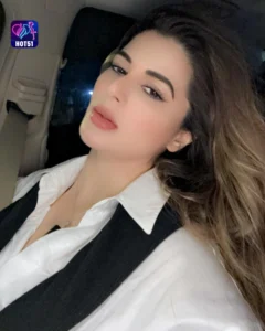 Read more about the article Beautiful Stunning Kainaat Arora Photos Featured on HOT51 App