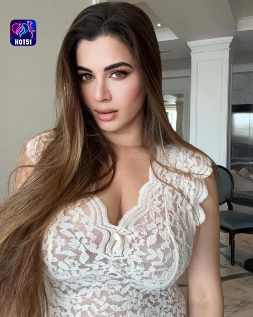  Stunning Kainaat Arora Photos on HOT51 App 
