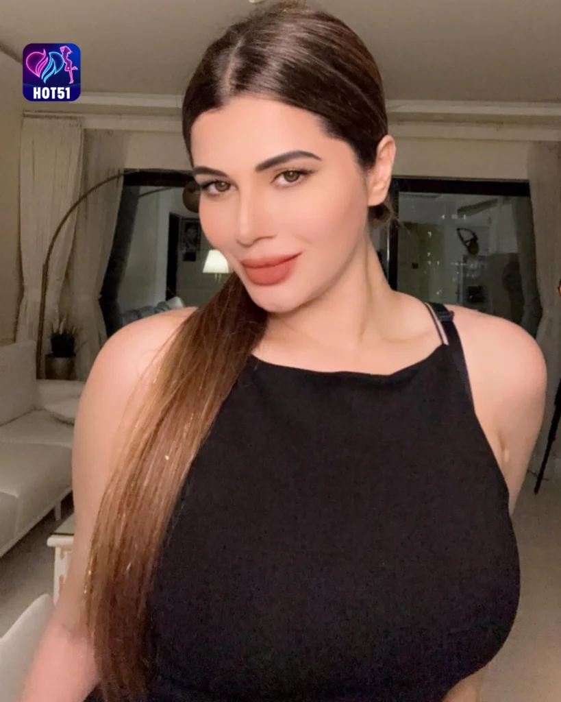  Stunning Kainaat Arora Photos on HOT51 App 