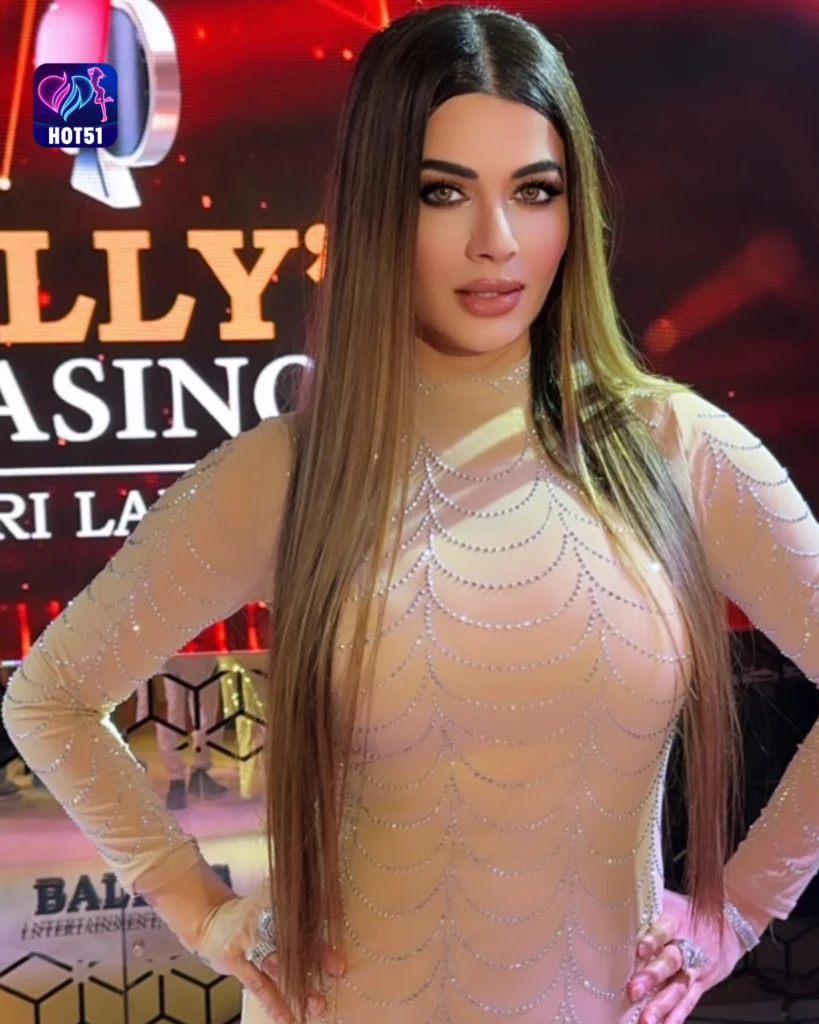 Stunning Kainaat Arora Photos on HOT51 Live App