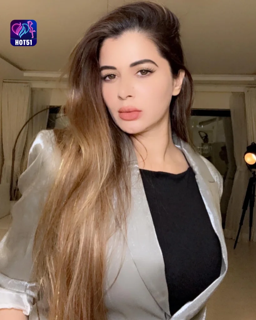 Stunning Kainaat Arora Photos on HOT51 Live App