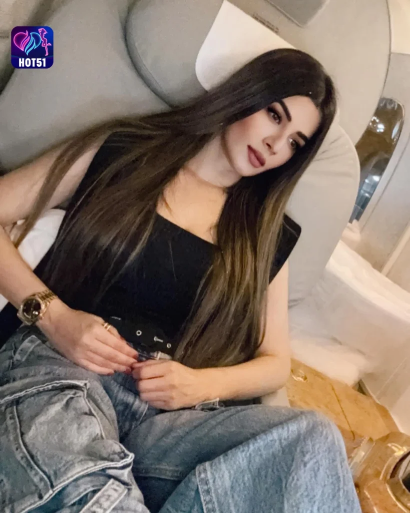 Stunning Kainaat Arora Photos on HOT51 Live App