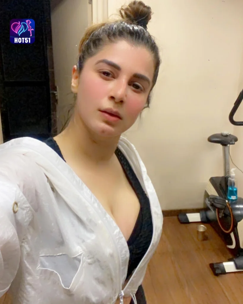  Stunning Kainaat Arora Photos on HOT51 Revealed