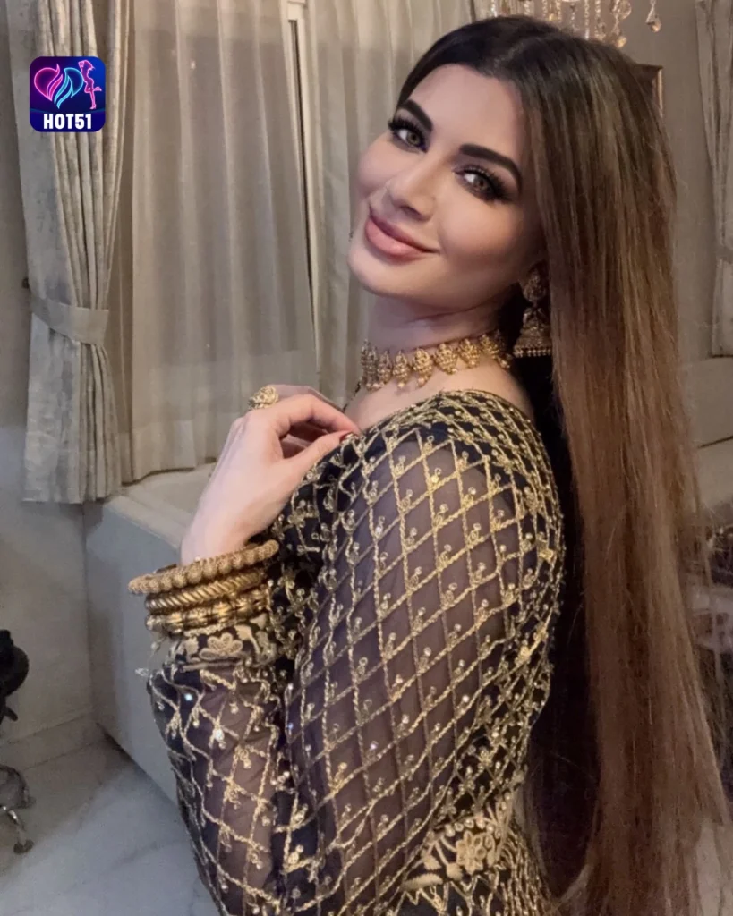 Stunning Kainaat Arora Photos on HOT51 Revealed