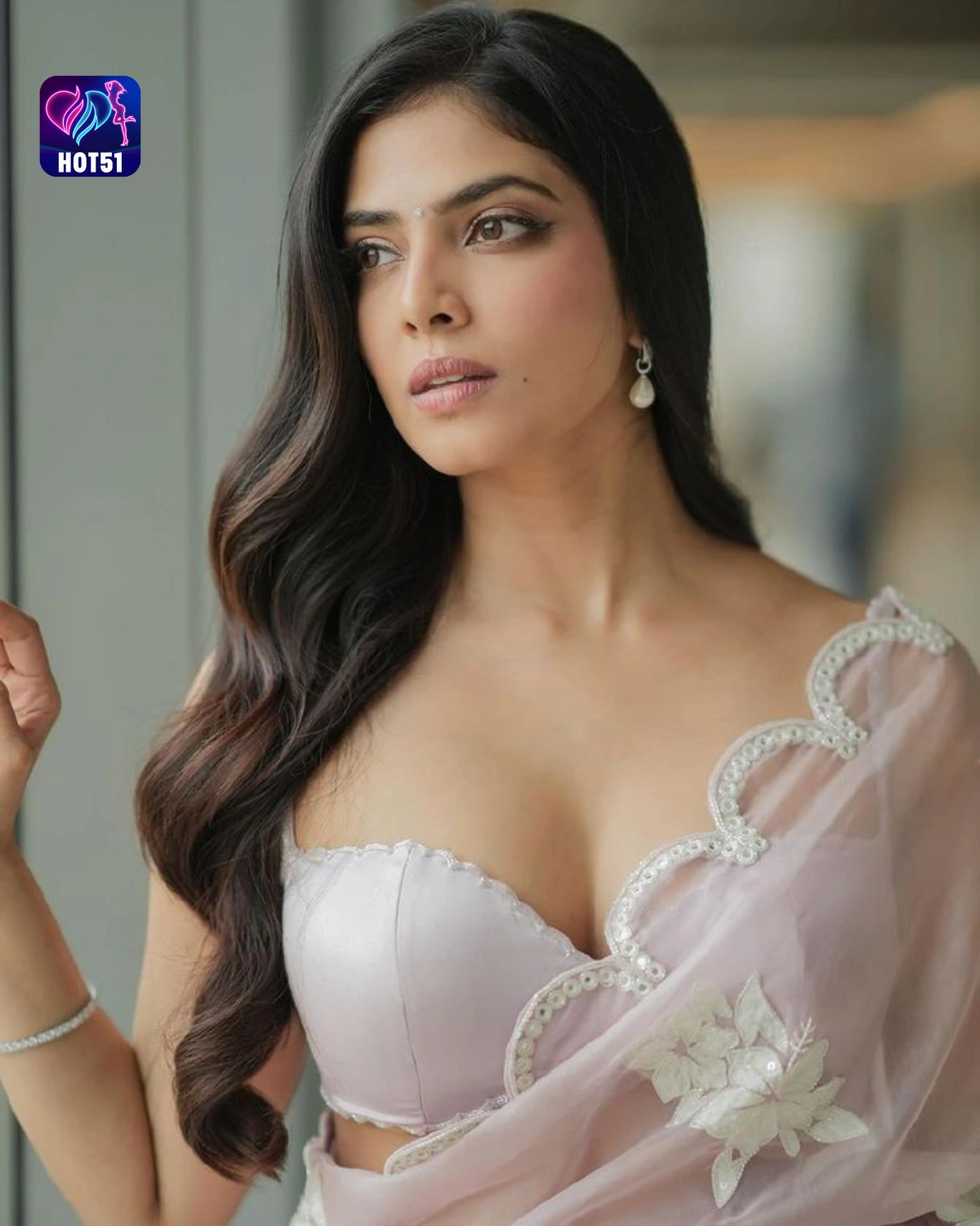 Read more about the article Beautiful Stunning Malavika Mohanan Photos on HOT51 App