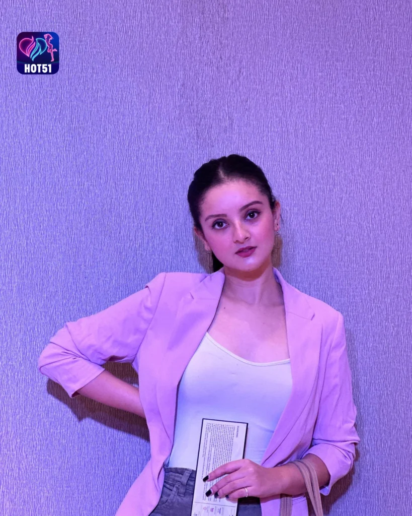 Stunning Mrinal Navell Photos on HOT51 A Glimpse