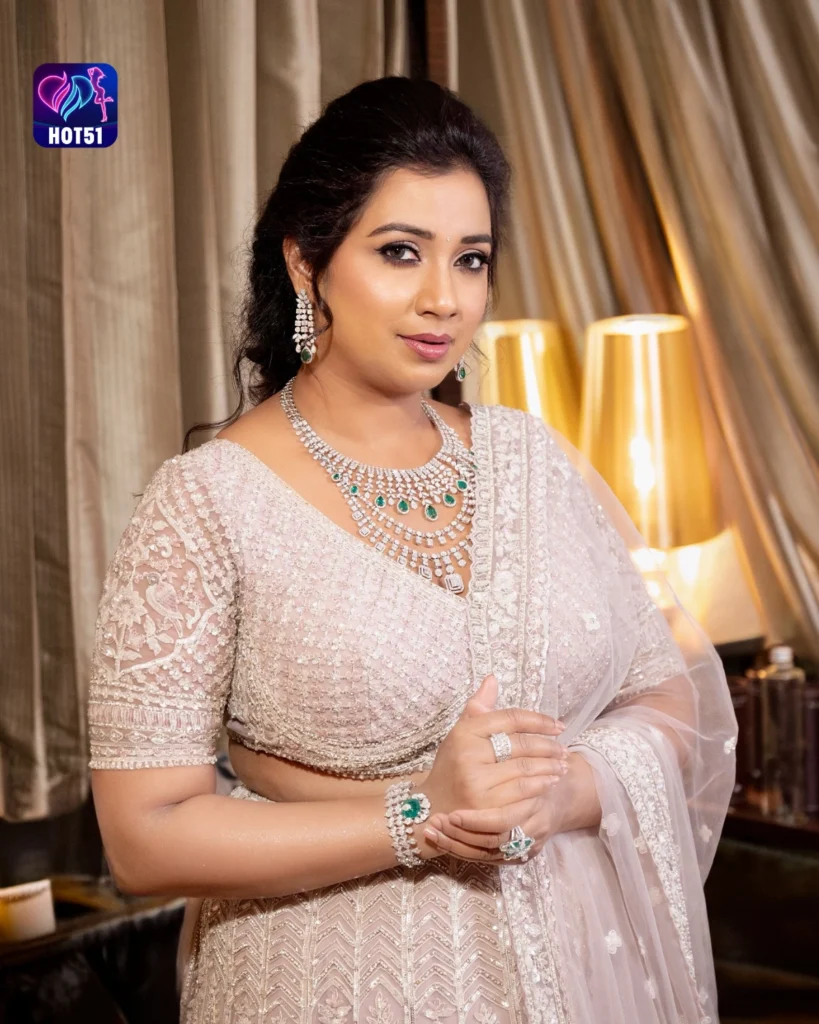 Sunidhi Chauhan's Stunning Photos on HOT51